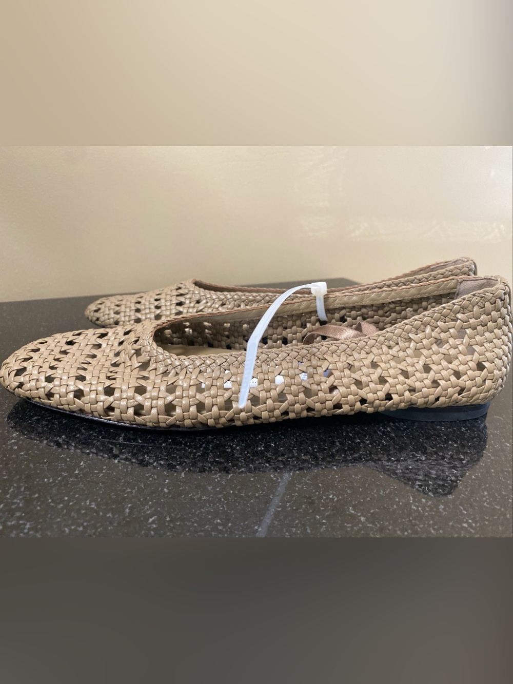 Vince Vivian Crochet Leather Mary Jane Flat Sz 8 could fit 8.5 Sandshell - Picture 3 of 11